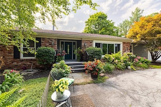 20 Grove Dr, Canandaigua, NY 14424