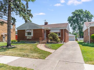 2443 S 4th Ave, Riverside, IL 60546