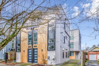 606 N 46th St, Seattle, WA 98103