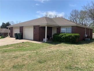 893 S Erika Ave, Fayetteville, AR 72701