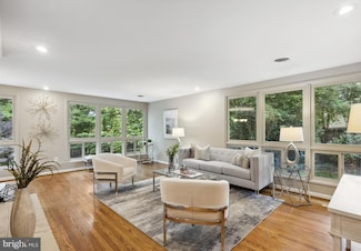 3416 Country Hill Dr, Fairfax, VA 22030