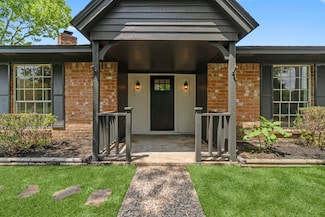 8122 Wimbledon Ln, Houston, TX 77070
