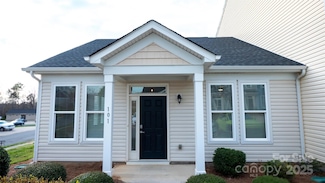 101 N Ferncliff Dr, Mount Holly, NC 28120