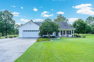 674 Forest Hills Dr, Douglas, GA 31535