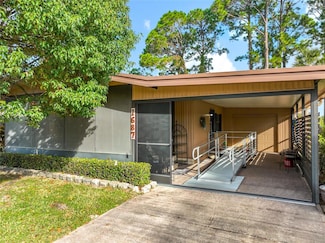 1687 Elkhart Cir, Tavares, FL 32778