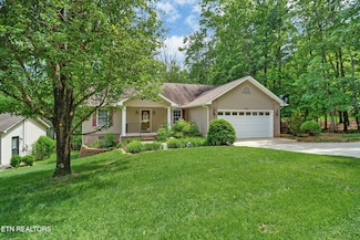 348 Lakeview Dr, Crossville, TN 38558