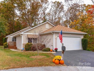 280 Creeks End Cir, Mills River, NC 28759