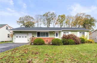 34 Landau Dr, Rochester, NY 14606