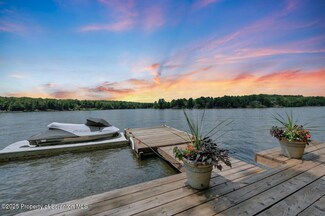 1753 Rockpoint Ct, Hamlin, PA 18427