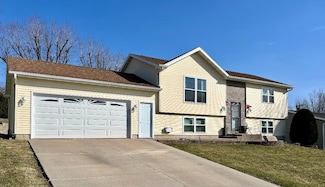 1519 Rainbow Dr, Belle Plaine, IA 52208
