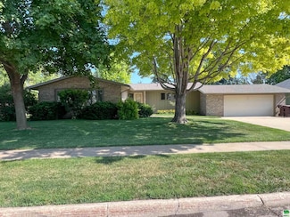 211 E Wedgewood Dr, South Sioux City, NE 68776