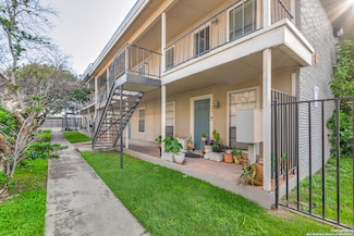 255 E Rampart Dr Unit 401, San Antonio, TX 78216