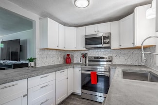 14 2nd St, Rochester, NH 03867