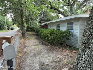 148 Baltar Ln, Biloxi, MS 39530