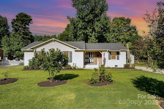 1208 Berkshire Dr, Kannapolis, NC 28081