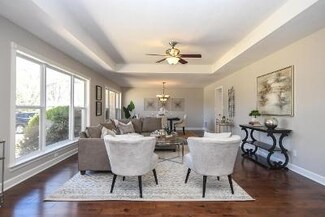 1322 W Twin Springs St, Siloam Springs, AR 72761