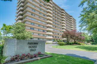 1960 N Parkway Unit 910, Memphis, TN 38112