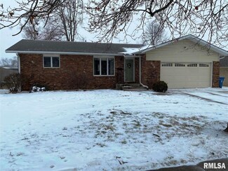 909 11th Ave, de Witt, IA 52742