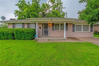 840 NW 14th St, Moore, OK 73160