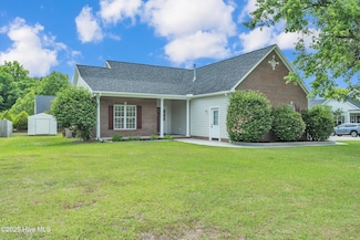 302 Fairmont Ln, Jacksonville, NC 28540