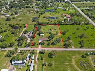 905 28th St, Dickinson, TX 77539