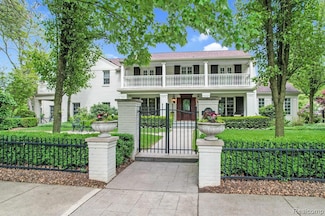 1378 Lyonhurst St, Birmingham, MI 48009