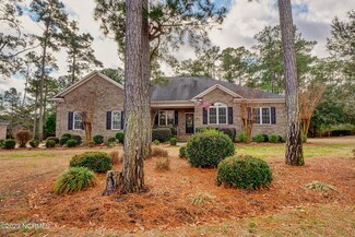 172 Crown Pointe Dr, Hampstead, NC 28443