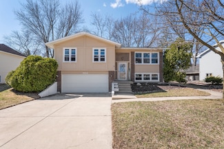 8114 Canterbury Ln, Woodridge, IL 60517