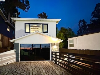 2930 Parker Ave, Oakland, CA 94605