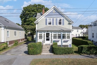 19 Collins St, Bristol, RI 02809