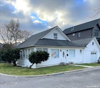 8 South Ave, Lawrence, NY 11559