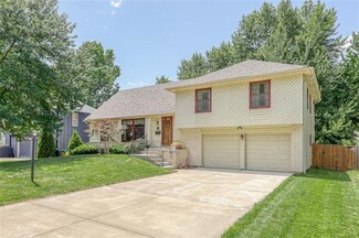 9712 Craig Dr, Overland Park, KS 66212