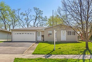 979 Berkley St, Carpentersville, IL 60110
