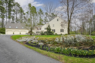 165 Falmouth Rd, Falmouth, ME 04105