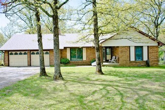 22916 Greystone Ln, Lebanon, MO 65536