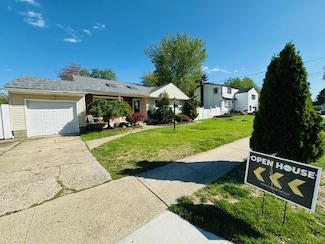 16 Frank Ave, Farmingdale, NY 11735