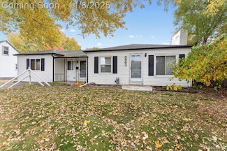5963 Vivian St, Taylor, MI 48180
