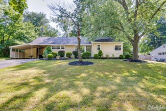 19 Woodrow Rd, Kendall Park, NJ 08824