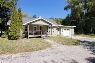 9889 E Cherry Bend Rd, Traverse City, MI 49684