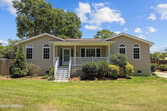 221 Salty Shores Rd, Newport, NC 28570