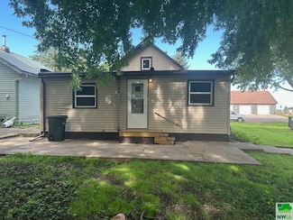 509 6th Ave, Sheldon, IA 51201