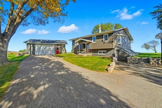 4274 Sioux Ave SE, Iowa City, IA 52240