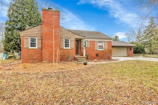 24530 Hickory Dr, Grosse Ile, MI 48138