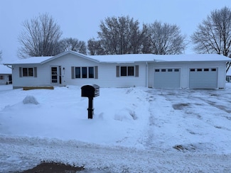 1003 Clayton St, Lake Park, IA 51347