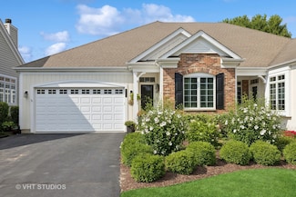 4220 Weatherstone Rd, Crystal Lake, IL 60014