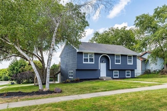 8638 Warren Dr, Des Moines, IA 50320