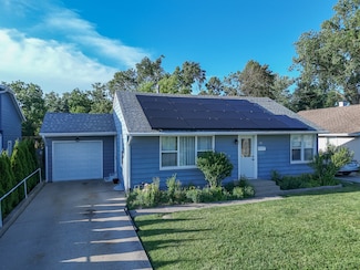 108 E Brink St, Harvard, IL 60033