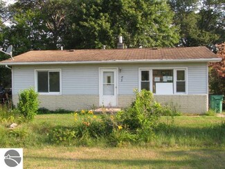 816 Ausable Rd, Oscoda, MI 48750