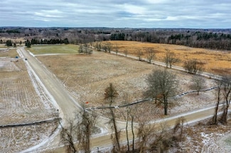 1270 Parks Rd, Oakland Township, MI 48363