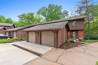 2020 Meadowtree Ln, Saint Louis, MO 63122